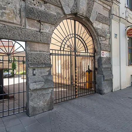 Апартаменты 1 Bedroom In Old Town With Free Parking Вильнюс